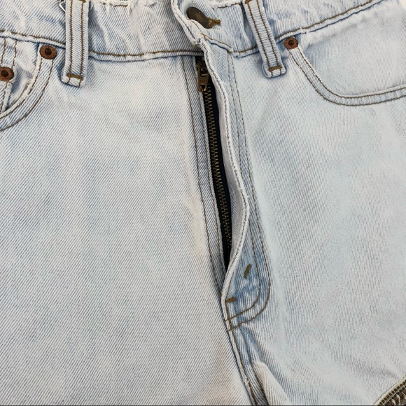 Levi’s Vintage High Waist Light Wash Frayed Embroidered Hem Jean Shorts Size 29 - Picture 7 of 12